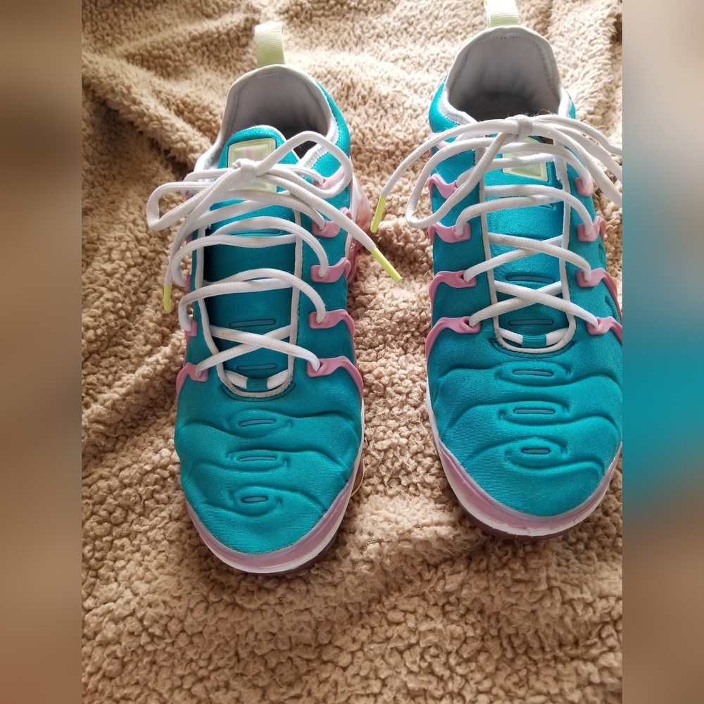 Nike Air Vapormax Plus,  Women's Size 9